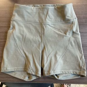 Cute Lululemon biker shorts/spandex